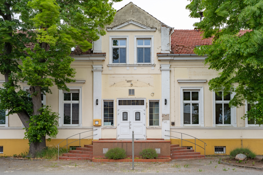 Mehrfamilienhaus mit Gewerbe in Kremmen, 16766 Kremmen, Mehrfamilienhaus