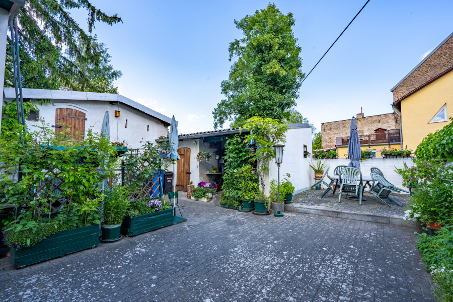 Gepflegtes Wohn- und Geschäftshaus mit Ferienwohnung und Nebengelass in der City von Lehnin, 14797 Kloster Lehnin, Mehrfamilienhaus