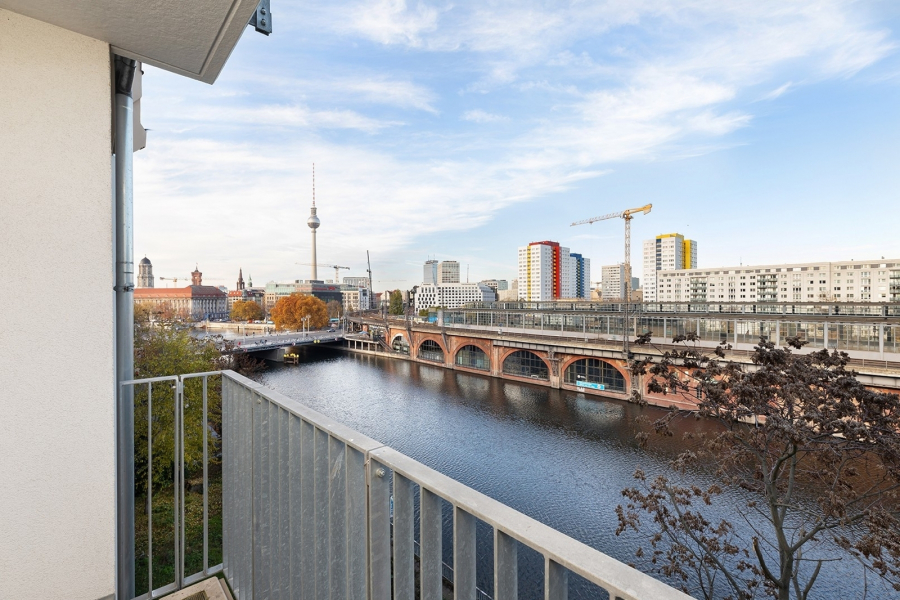 Blick auf die Spree: 4-Zimmer-Neubau mit Loggia, Balkon und Tiefgaragenstellplatz – Berlin Mitte, 10179 Berlin, Etagenwohnung
