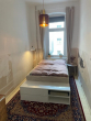 Schlafzimmer - Bezugsfreie Wohnung mit sehr gut erhaltenen Altbau-Elementen in Berlin Friedrichshain